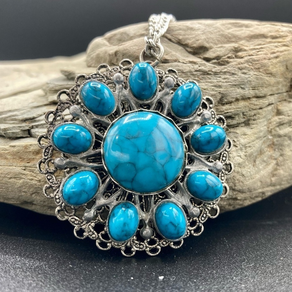 Gorgeous‎ Vintage Faux Turquoise Necklace w/Silver Tone Chain